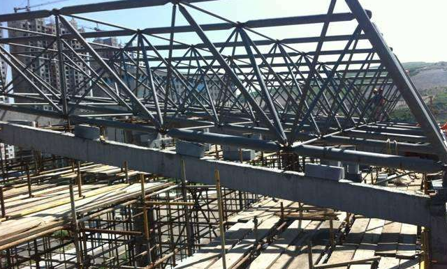 无锡简述网架公司的黑色压型钢板的吊装步履